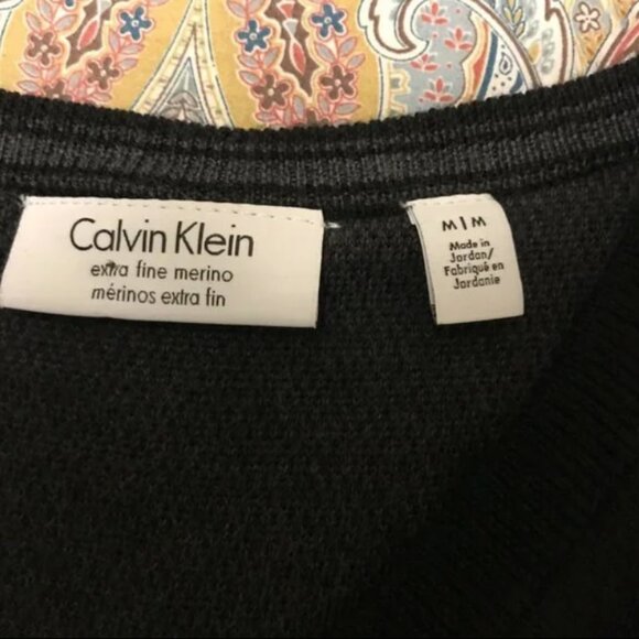 Calvin Klein 100% Merino Wool V-Neck Sweater - Picture 4 of 9